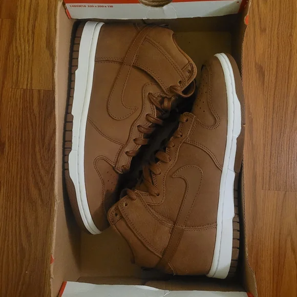 Pecan White Nike dunks - Picture 2 of 3